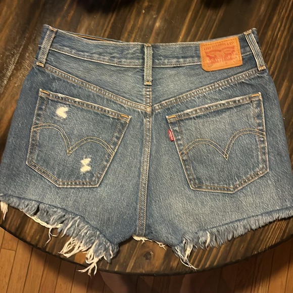 Levi’s Jean Shorts 501 - Picture 2 of 4